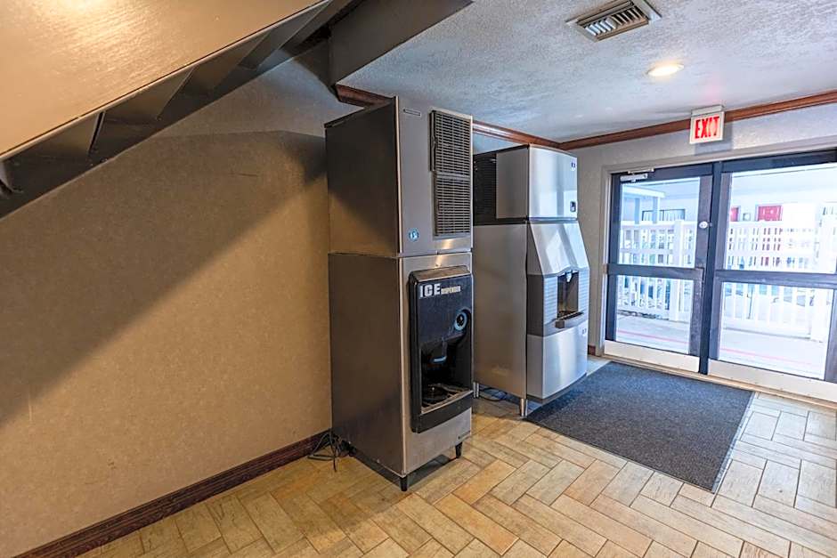 Red Roof Inn & Suites Irving - DFW Airport South