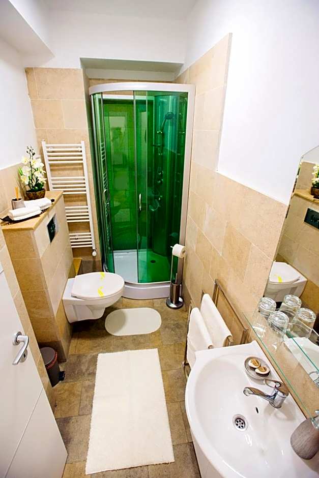 Lira Holiday Apartments