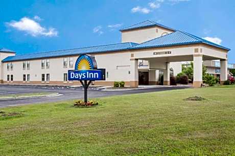 Days Inn by Wyndham Selma