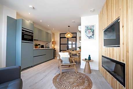 Modern two bedroom apartment close to the beach