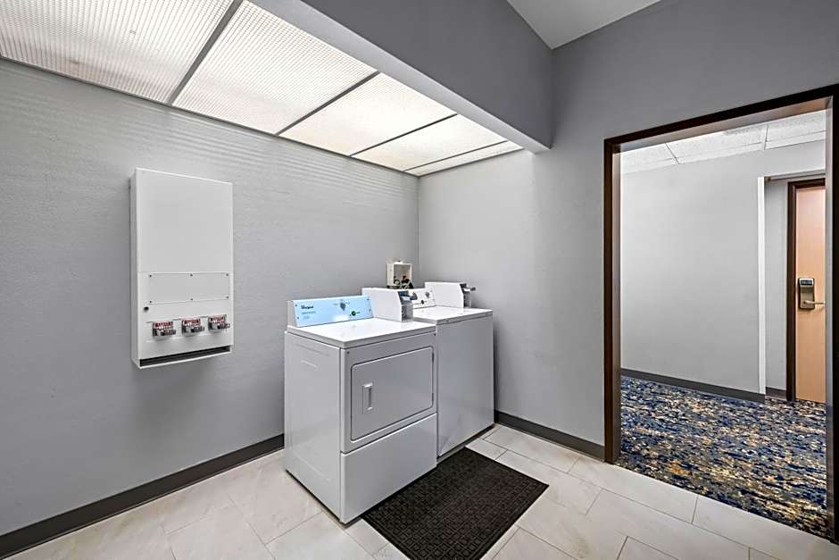 Quality Inn & Suites Manhattan