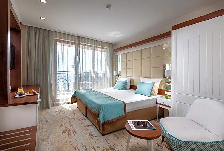 Photo 1 of 3 of Deluxe Twin Sea View