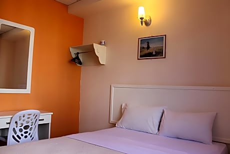 Victoria Hotel And Hostel