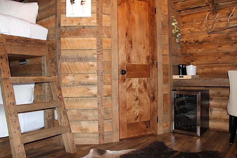 Elkhorn Cabins and Inn