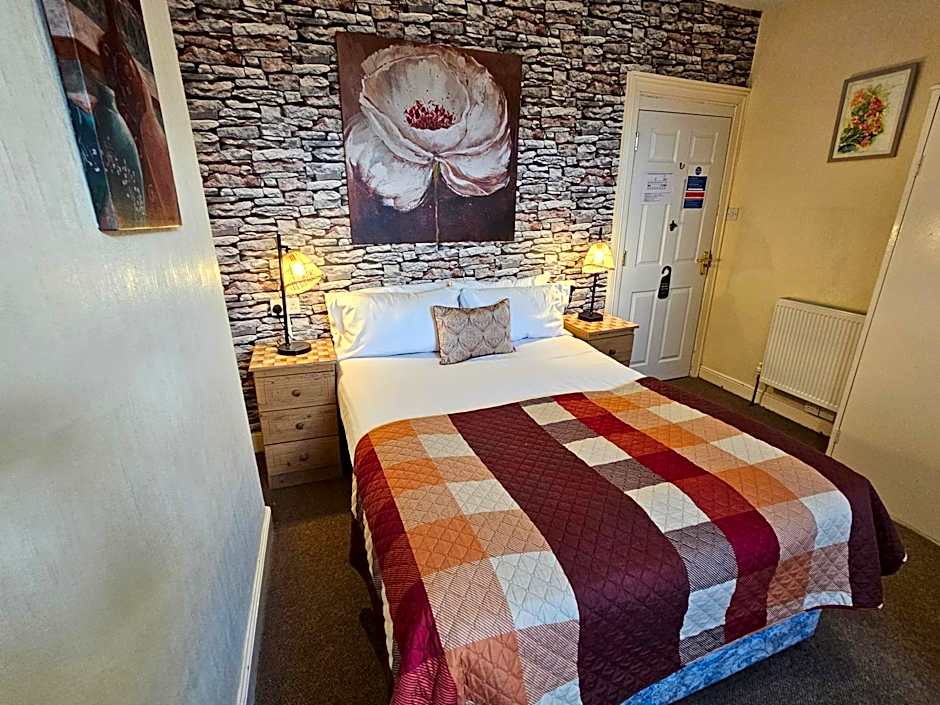 Rivelyn Hotel Bar & Restaurant