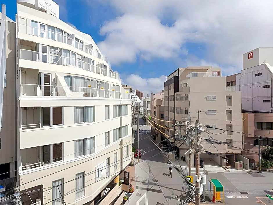 Okinawa Kariyushi Lch Izumizaki Kenchomae Hotel