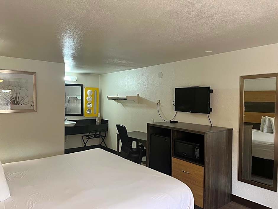 Motel 6 Cross Lanes, WV Goff Mountain Rd