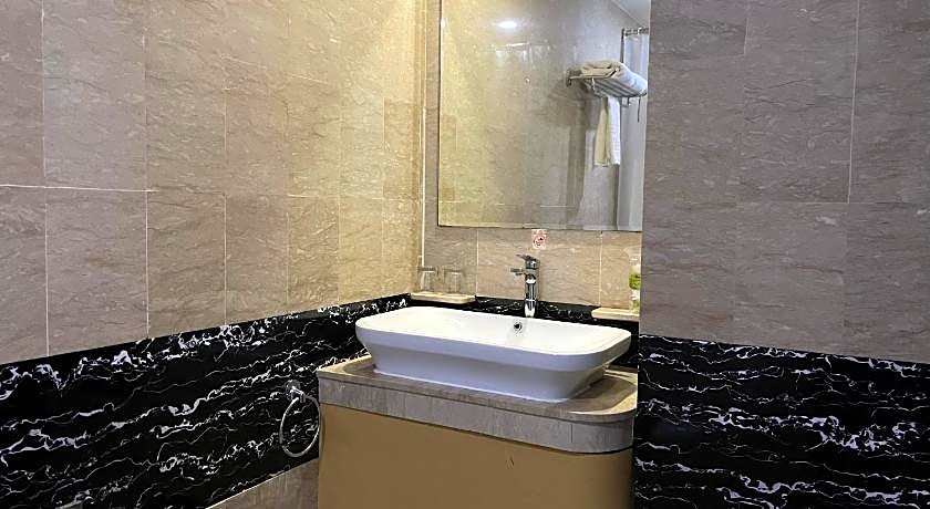 Travellers Hotel Phinisi