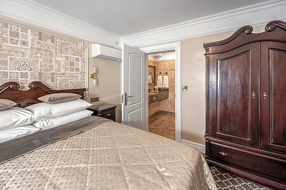 Riverside Inn