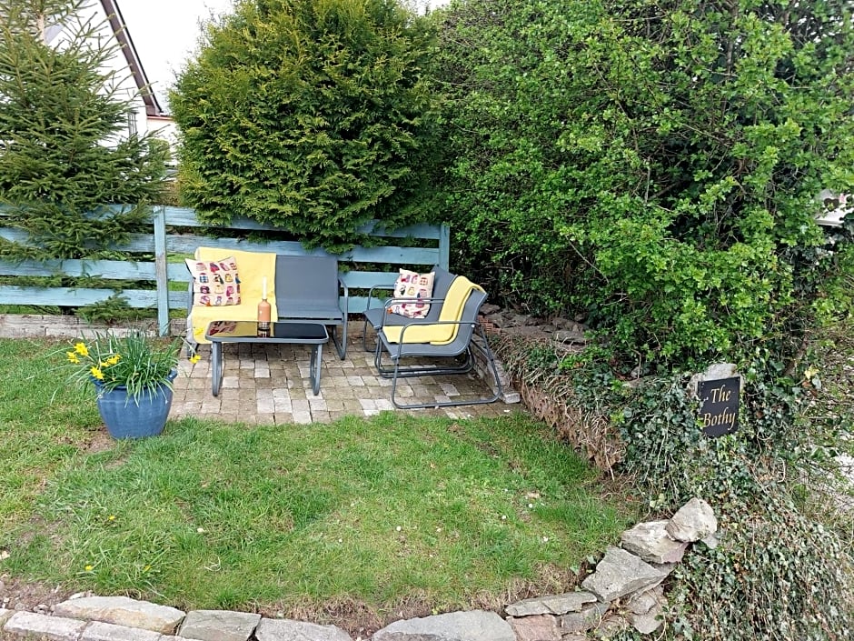 THE BOTHY SUITE BY TEMPLE WOOD