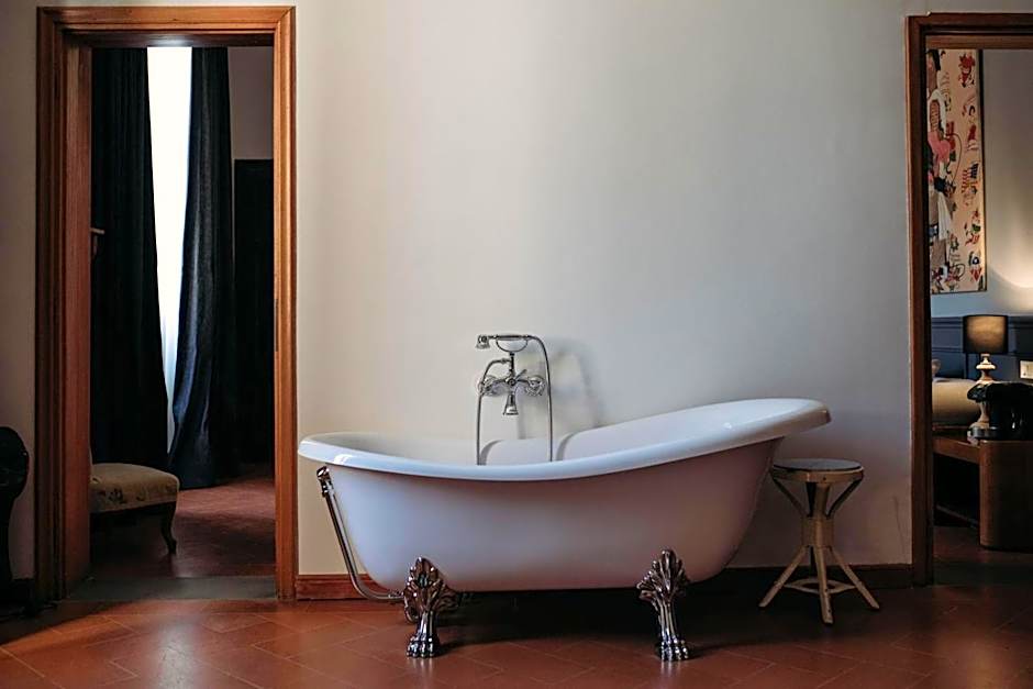 Soprarno Suites