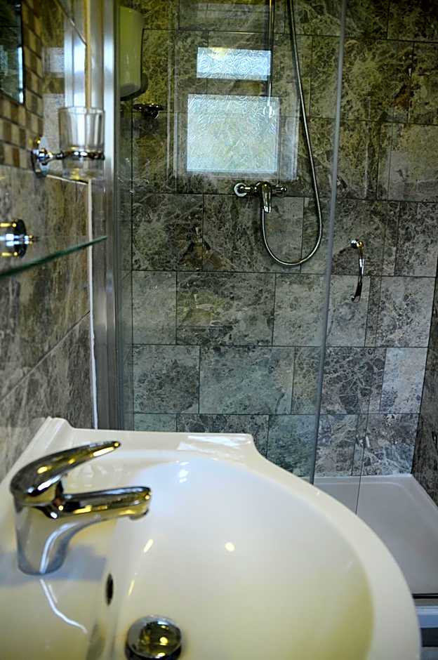 Cricklewood Lodge Hotel