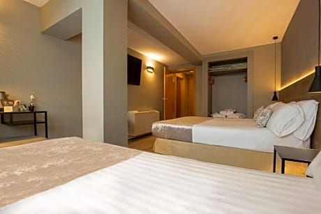 FAMILY 2 ROOM CONNECTED (2 ADULTS + 2 CHILDREN)