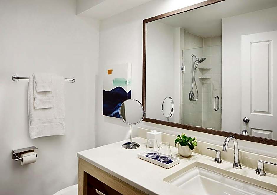 Parrot Key Hotel & Villas