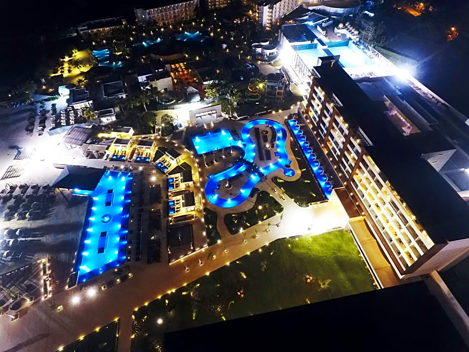 Royalton Blue Waters Autograph All-Inclusive Resor