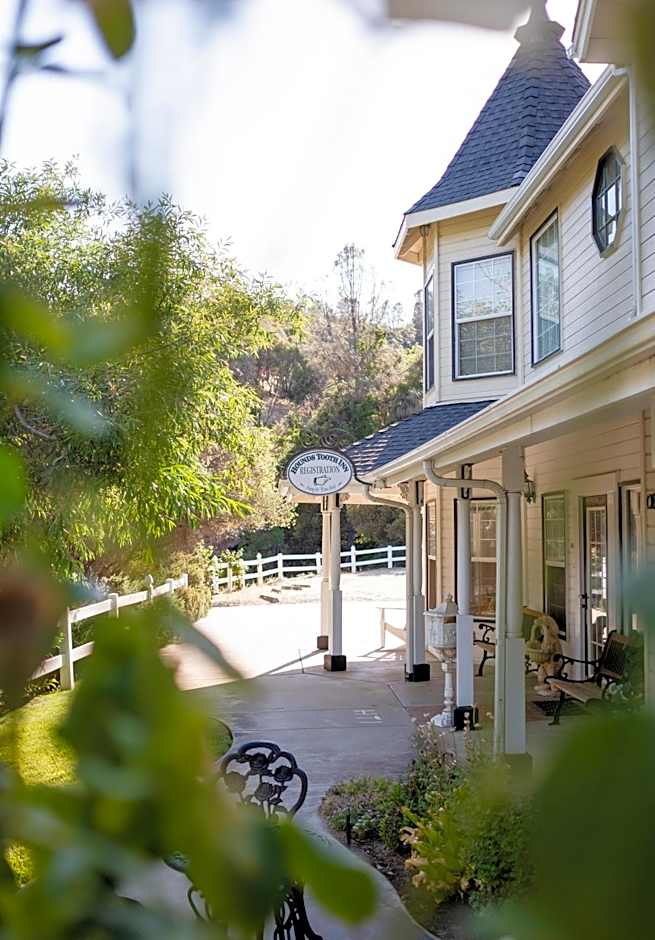 Hounds Tooth Inn