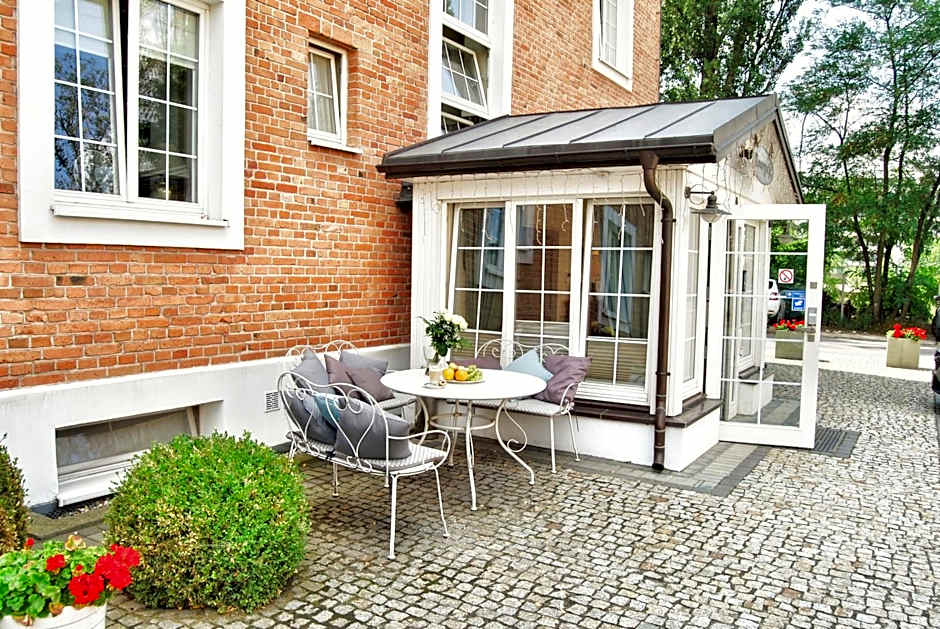 American House Hennela