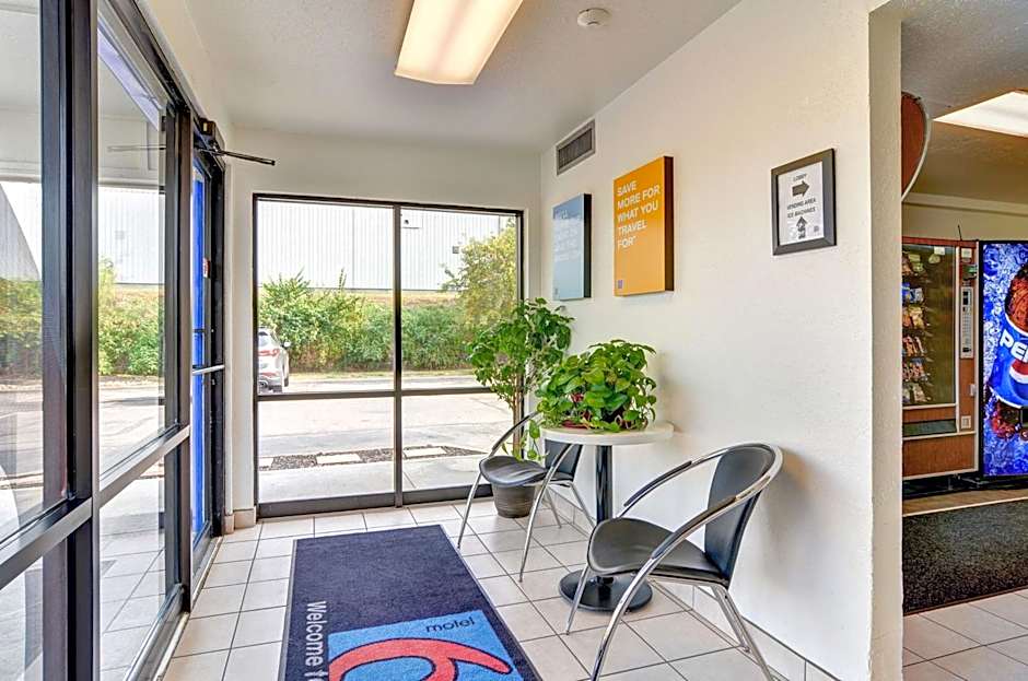 Motel 6 Pittsburgh - Crafton