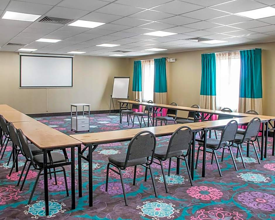 Comfort Inn & Suites San Marcos near Outlet Mall