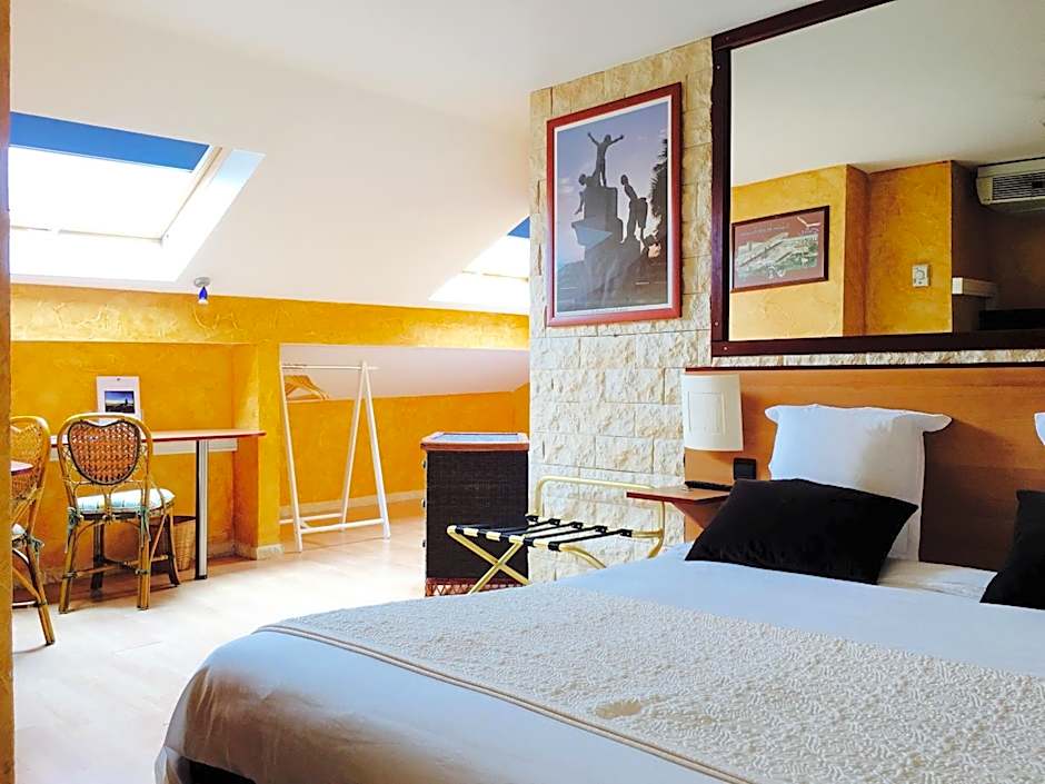 Hôtel Bosquet Pau Centre - Self Check In Budget Hotel
