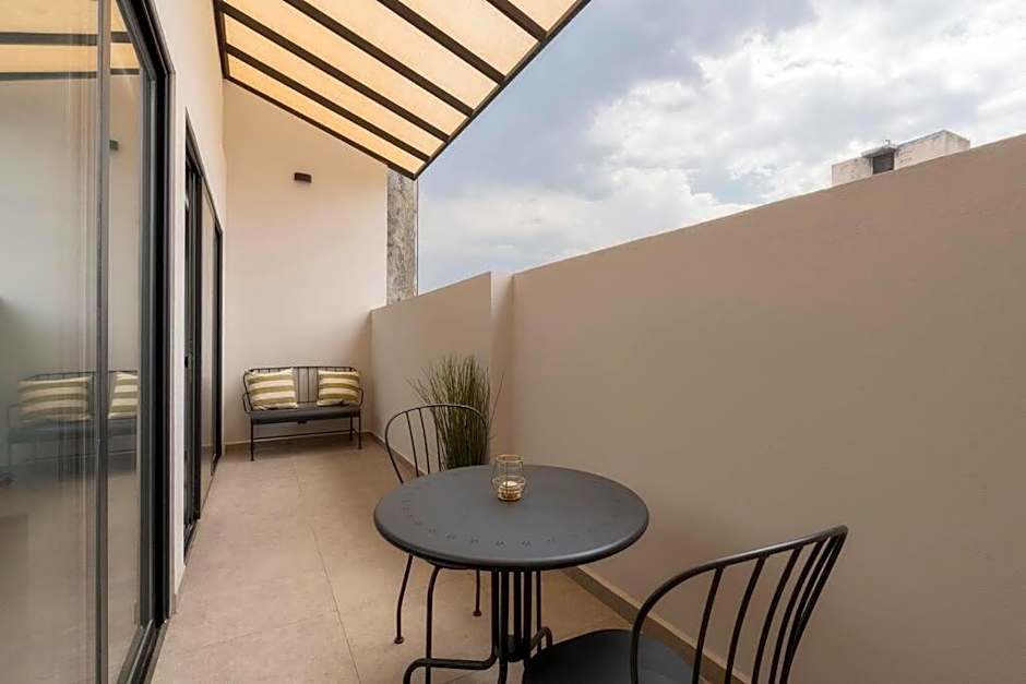 P601 Amazing Rooftop 2Bdrm 2bath Apt AC