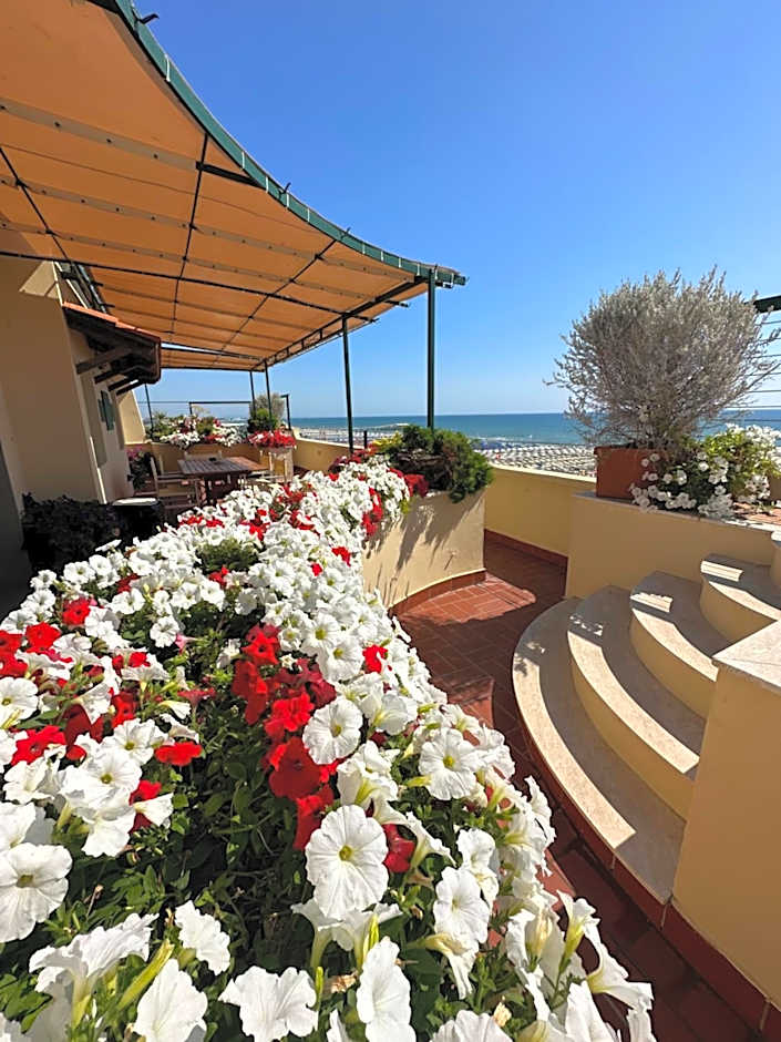 Piccadilly Penthouse with Jacuzzi