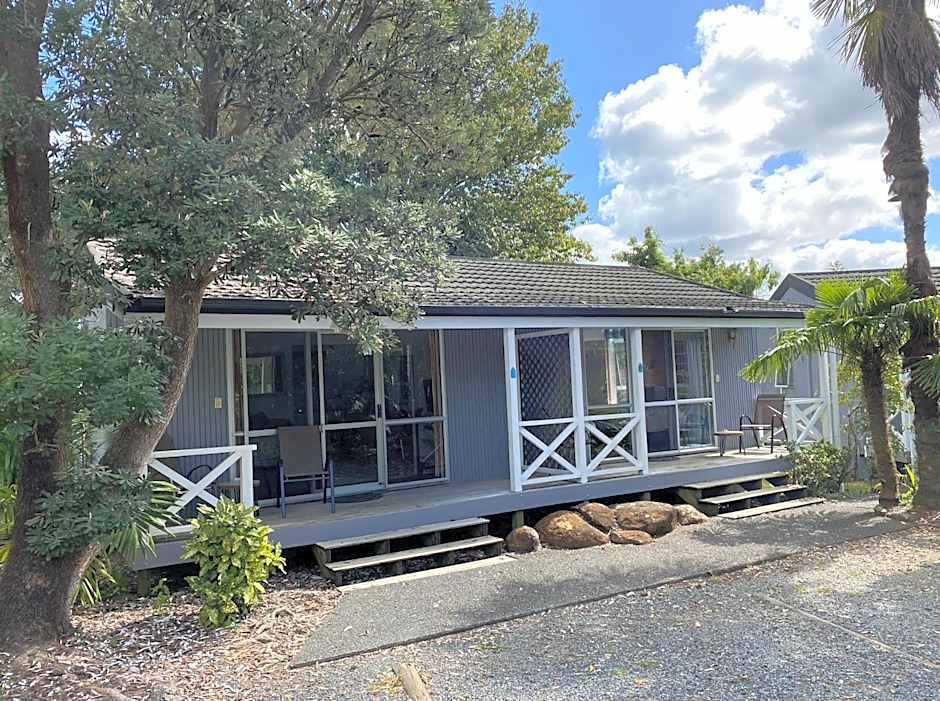 Colonial House Motel