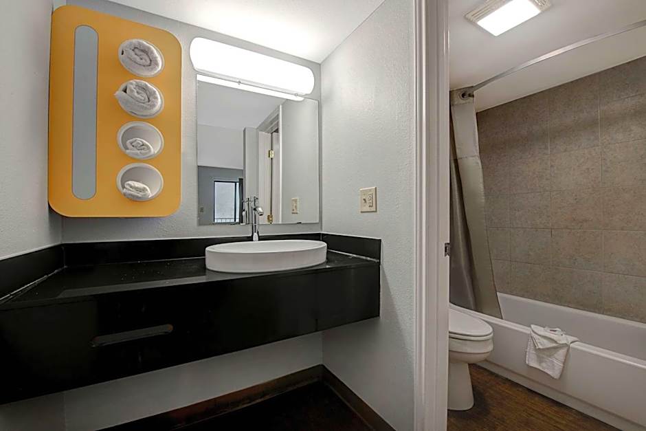 Motel 6-Sulphur Springs, TX