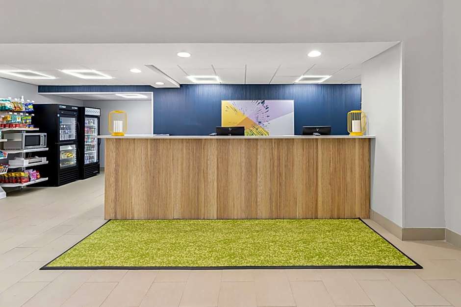 Spark by Hilton Tupelo