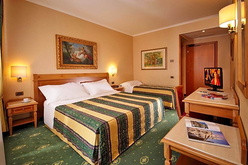 Photo 1 of 4 of Quadruple Room