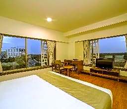 Hotel The Basil Park