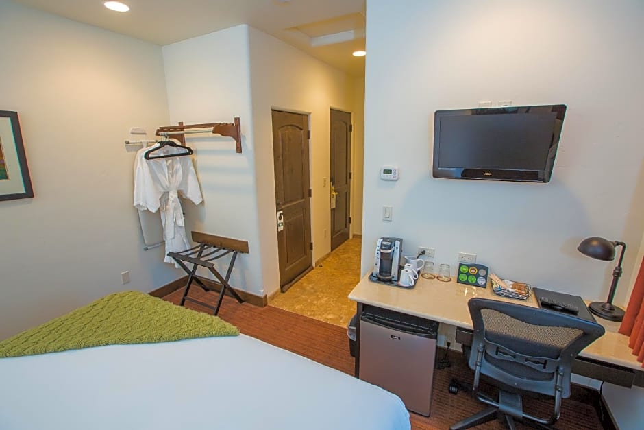 Columbia Cliff Villas