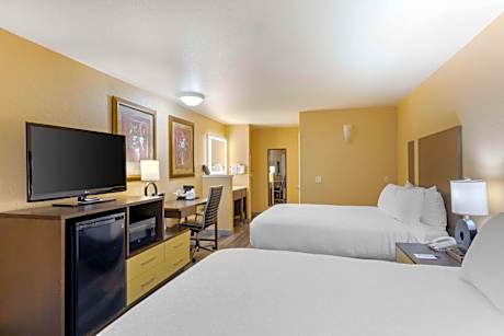 Queen Room with Two Queen Beds - Pet-Friendly/Non-Smoking