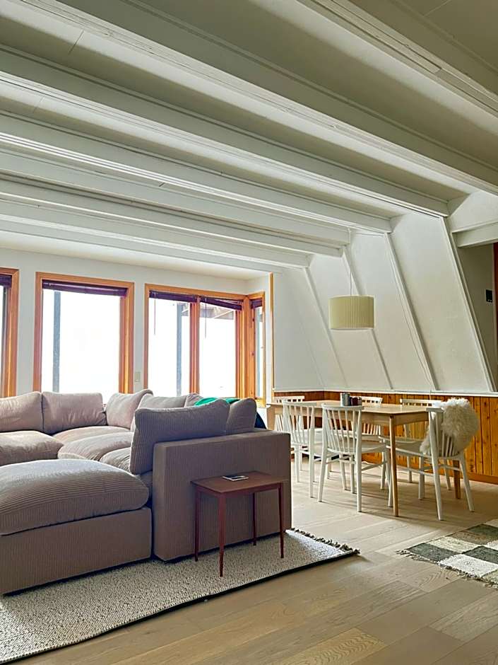 Lands End Private Lakeside Escape