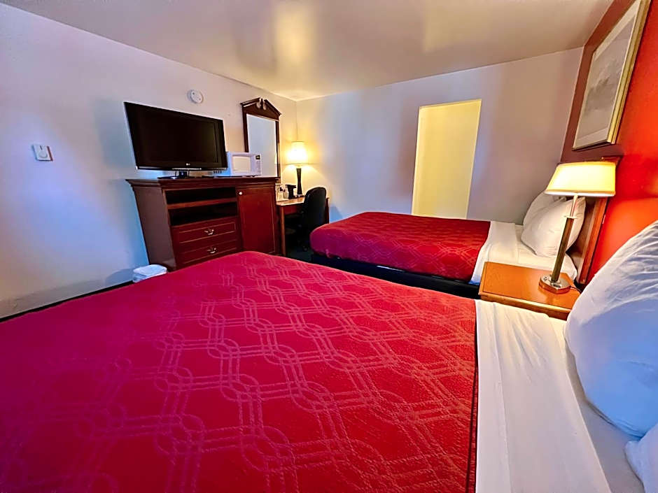 Rodeway Inn & Suites Brunswick near Hwy 1