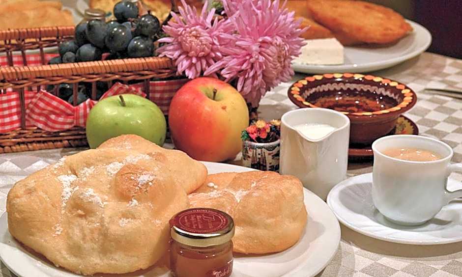 Family Hotel Varosha 2003