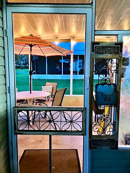 Coastal Imagination Sunny Dayz Oasis