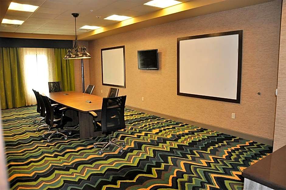 Holiday Inn Express & Suites Perry-National Fairground Area by IHG