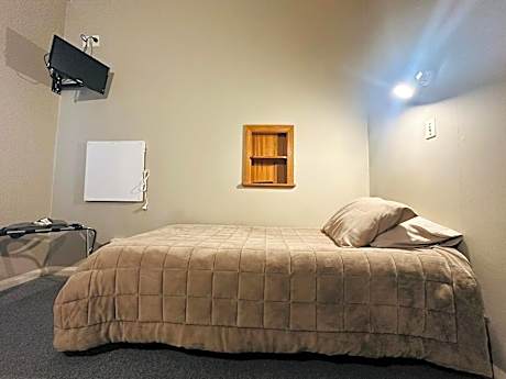Merrylees Budget Hotel