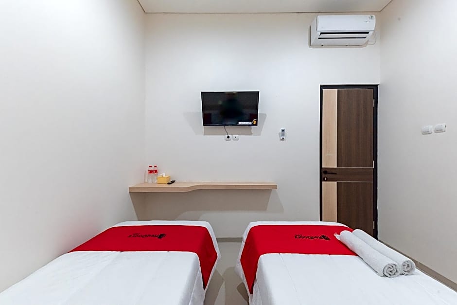 RedDoorz near CSB Mall Cirebon
