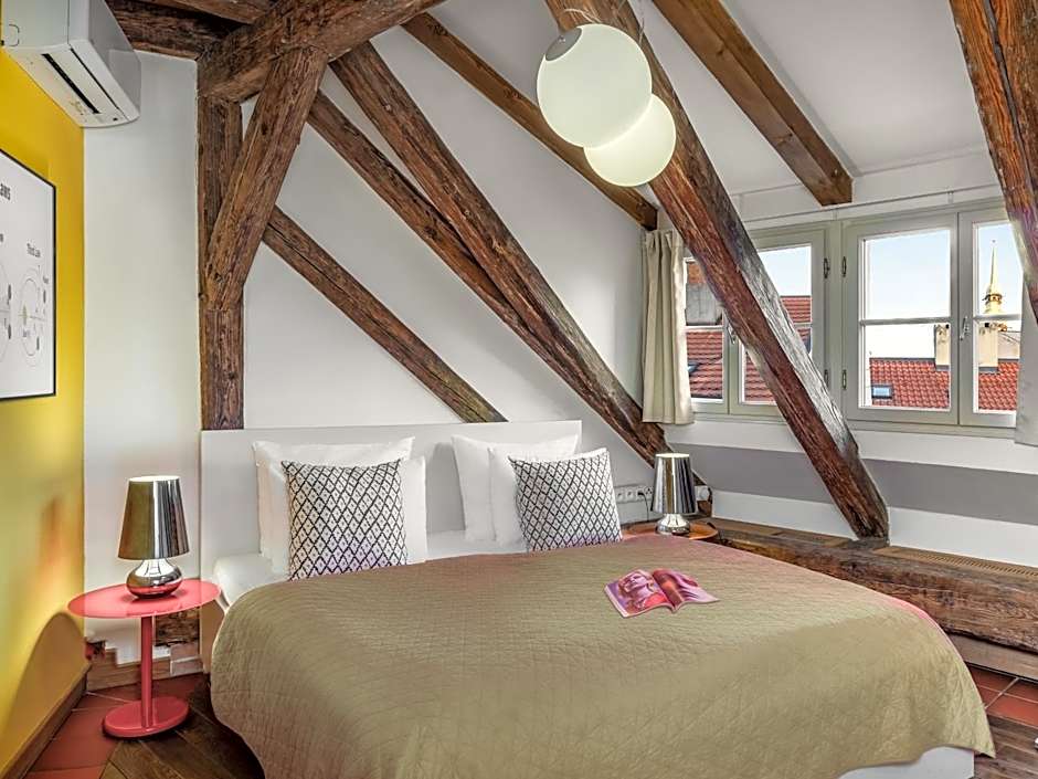 4 Arts Apartments by Adrez