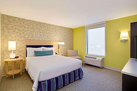 1 QUEEN BED 1 BEDROOM SUITE NONSMOKING