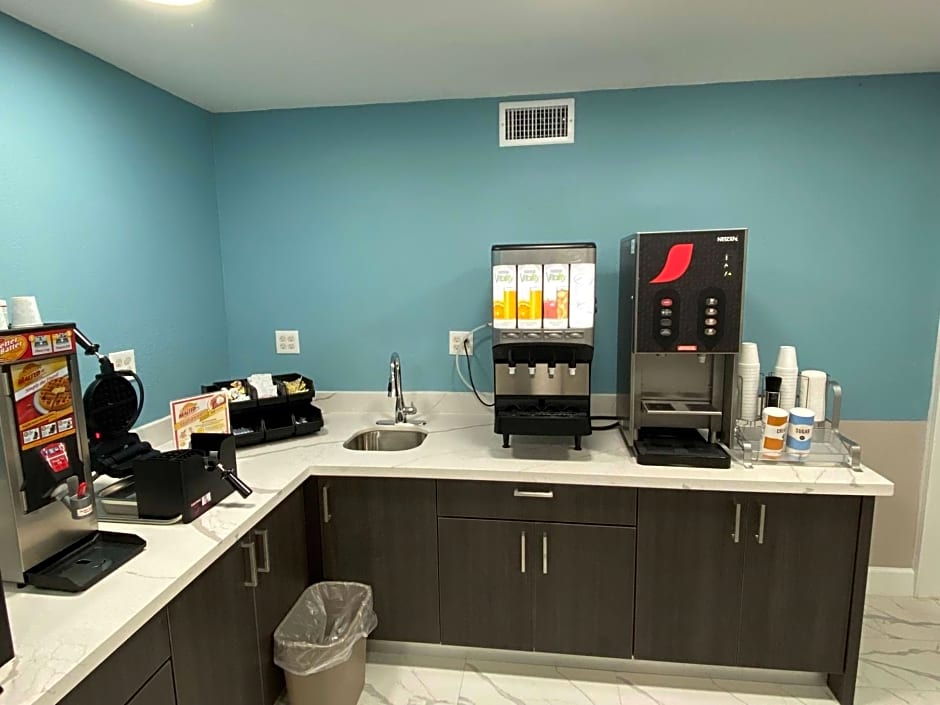 Days Inn by Wyndham Waco University Area