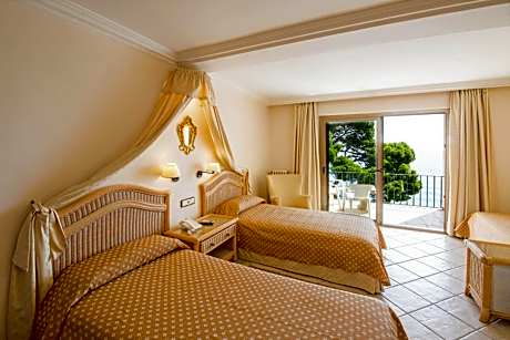 Triple Room with Sea View