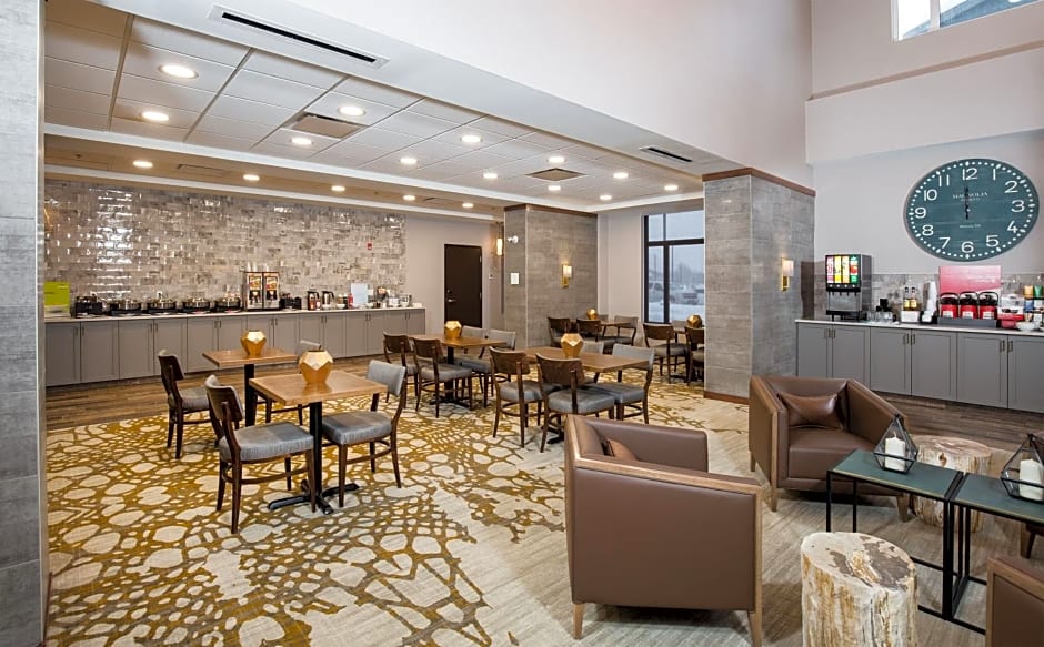 Pomeroy Inn & Suites Prince George