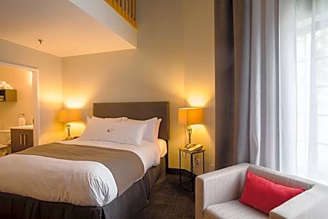 Mezzanine Suite with One Queen Bed and One Murphy Bed