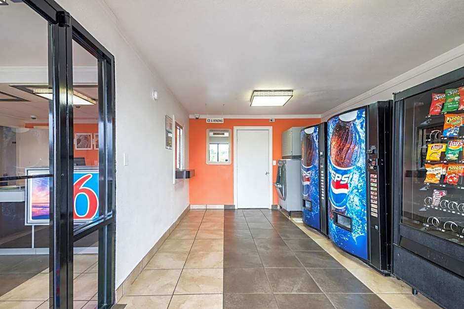 Motel 6-Anniston, AL