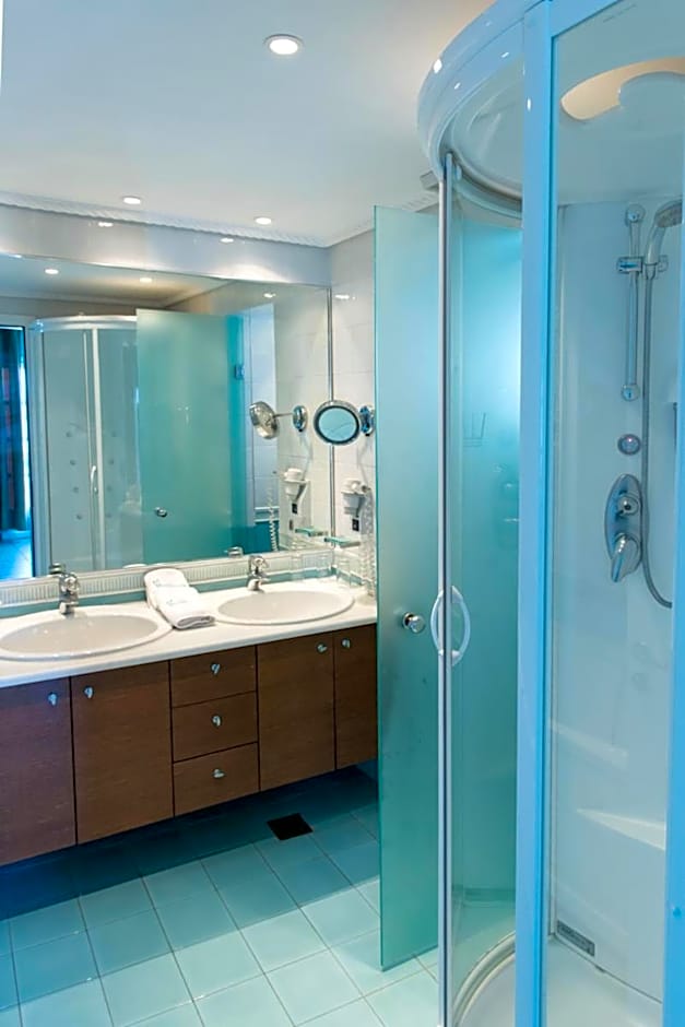 Poseidon Hotel Suites