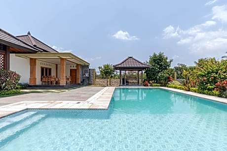 Calming 1BR with Pool near Narmada Park