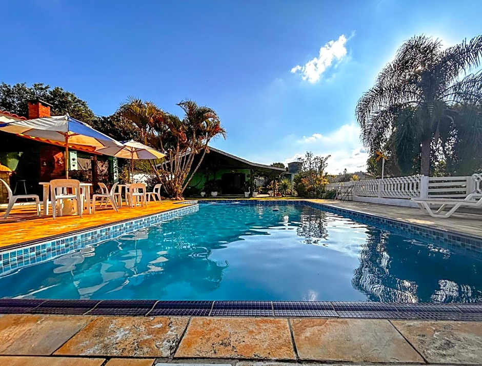 Chácara com piscina, churrasqueira, WiFi e quadra